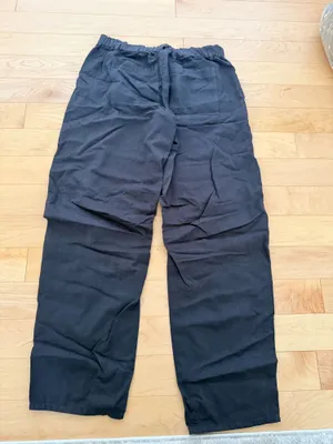 Universal Threads barrel pants thumbnail 3