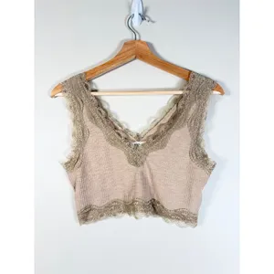 POL Ribbed Lace Trim V-Neck Crop Cami Tank Top Tan YKT1148 Small thumbnail 2