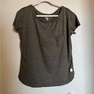Vuori Lux Performance Short Sleeve Athletic‎ TShirt Sz XS Oregano Heather Green thumbnail 3