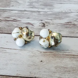 Vintage Clip On Earrings - Off White & Gold Tone 7/8" thumbnail 10