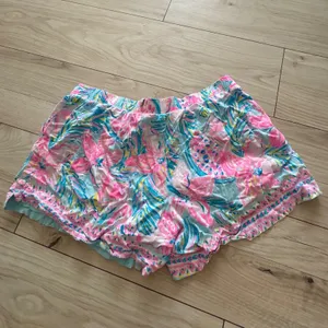 Lilly Pulitzer Katia‎ Short with Pocket in Blue Ibiza Gimme the Juice Size Large thumbnail 4