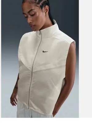 NWT Nike SZ M Sportswear Windrunner Women's Shine Vest HV2472 thumbnail 2