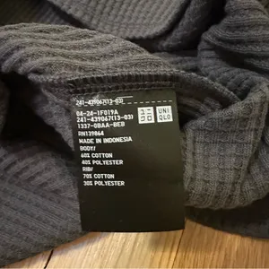 Uniqlo Gray Ribbed Crew Neck Top thumbnail 4