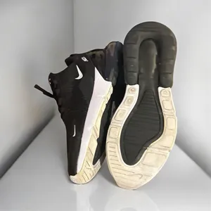 Nike Air Max 270 Black and White Shoes thumbnail 4