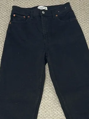 NWOT Abercrombie & Fitch 90’s Ultra Highrise Straight leg Jean 27 black thumbnail 6