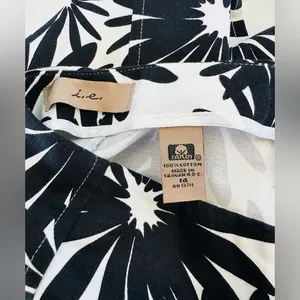 I.e. VTG Black & White Floral 100% Cotton Skirt Soft See Photos Has A‎ Snag. New thumbnail 4