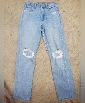 American Eagle mom jeans ripped light wash size 2 women's high rise short thumbnail 1