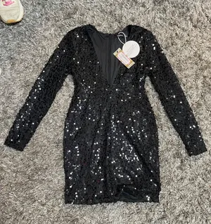 Black Sequin Deep V-Neck Cocktail Dress thumbnail 5