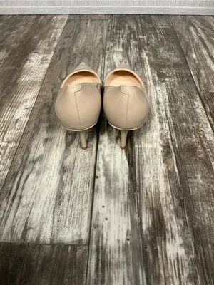 Marc Fisher Beige Patent Pointed-Toe Kitten Heel Pumps thumbnail 13