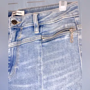 VIGOSS Women’s Straight Leg Light Wash Jeans thumbnail 2