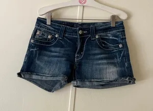 Miss Me Jean Shorts Woman’s Size 27 thumbnail 1