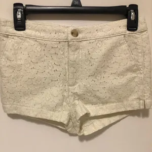 Abercrombie & Fitch lace style cream shorts womens size 25 0 short shorts‎ thumbnail 1