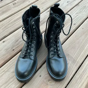 Modern chunky platform combat boots 🖤🖤🖤 thumbnail 5