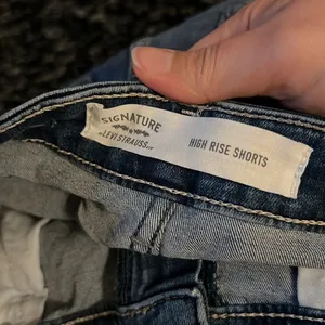 ‎Levi’s high rise shorts 6 thumbnail 5