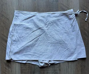 Old Navy High-Waisted Faux-Wrap Linen-Blend Mini Skort thumbnail 4