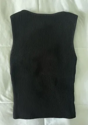 aritzia sculpt knit scoop neck back tank size xs thumbnail 1