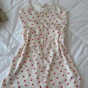 LE LIS White & Red Lip Print Mini Dress – Size S thumbnail 3