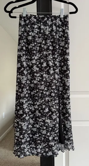 Avanova Amazon Floral Skirt thumbnail 1