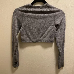 Gymshark Gray Vital Seamless Long Sleeve Crop Top Size Small thumbnail 4
