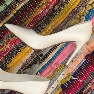 JustFab White Pointed Toe Heels (Y2K) thumbnail 6