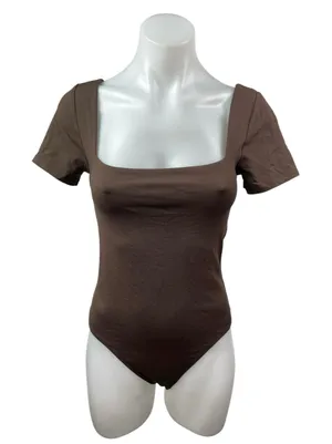 Aritzia Babaton Original Contour Brown Square Neck Short Sleeve Bodysuit Top M thumbnail 1
