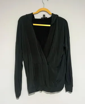 A Pea in the Pod Maternity Postpartum Black Hoodie Sweatshirt thumbnail 7