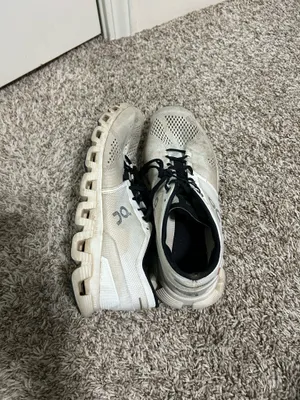 On Cloud Running Shoes thumbnail 1
