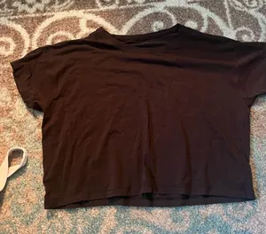 Lululemon athletica black short sleeve tee thumbnail 1