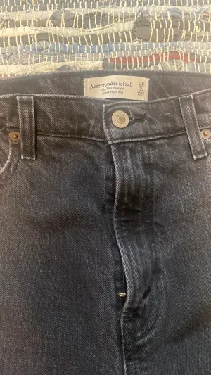 Abercrombie Ultra High-Rise Straight 90s Jeans thumbnail 2