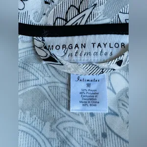 Morgan Taylor Intimates Black and White Paisley Robe Size M Midi Length Tie Belt thumbnail 9