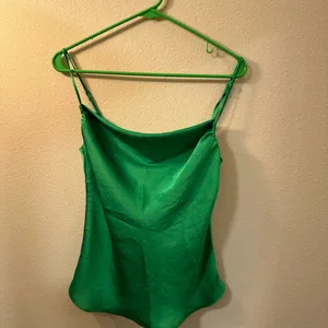 ARITZIA Wilfred Green Fitted Camisole Sleeveless Style Tops thumbnail 2