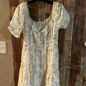 NEW Blush Floral Puff Sleeve Dress size Xl thumbnail 2