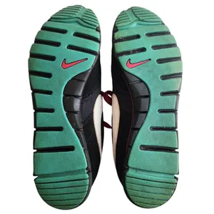 Nike Victoria Black & Neon running shoes size 8 thumbnail 6