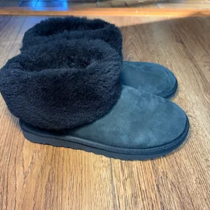 UGG Classic Mini Fluff Black Suede Sheepskin‎ Ankle Boots Womens 8 Cozy Winter thumbnail 4