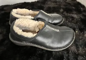 UGG Australia Bettey 1928 Black Leather Sheepskin Lined Loafers Women Sz 7 thumbnail 1