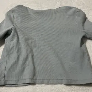 Brandy‎ Melville Paige Light Blue Ribbed Button Down V-Neck Cropped Cardigan thumbnail 5