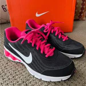 Women's Reax 9 Running Shoes 653612-001 Black/Pink thumbnail 1