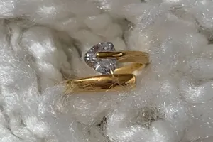 Gold Solitaire Crystal Ring Size 6 NWOT thumbnail 1