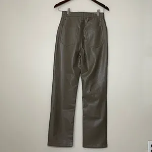 NWT Abercrombie and Fitch The 90s Straight Leg High Rise Vegan Leather Pants 2S thumbnail 8