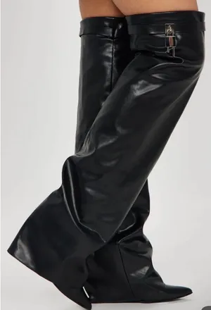 Black boots Size 9 thumbnail 2