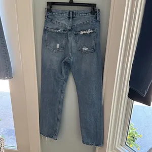 AGOLDE 90's Mid Rise Loose Distressed Jeans in Isolate thumbnail 7