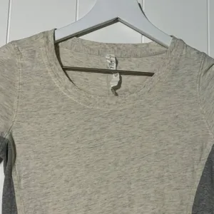 Lululemon Pima Cotton T Shirt Heather Grey Short Sleeve Athletic Size 2 thumbnail 3