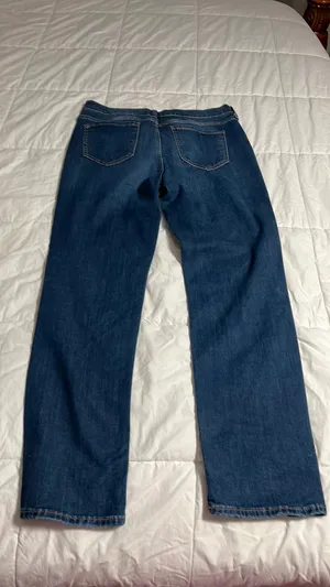 Old Navy Jeans Boyfriend Mid-Rise Distressed Straight thumbnail 5