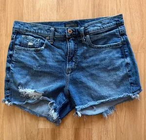 Silver Jeans Co Not Your Boyfriend's Shorts Distress Denim Medium Wash W28 L3.5 thumbnail 1