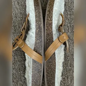 Tory Burch‎ Miller Cloud Shearling Thong Sandals thumbnail 2