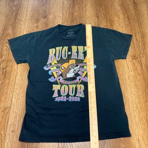 Buc-ee's Tour 1982-2022 Graphic T-Shirt Black Beaver Believer Womens Medium thumbnail 4