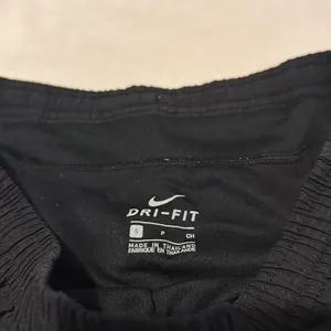 Nike athletic shorts. Size small. thumbnail 4