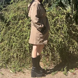 Chic Beige Trench Coat for Women thumbnail 2