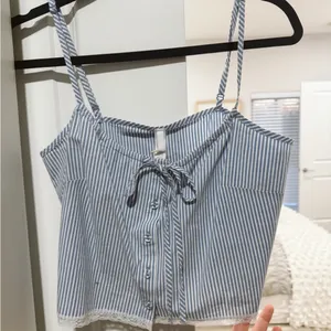 SKIMS NWT pj top S thumbnail 2