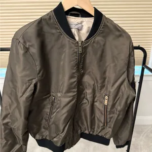 Zara Women’s Green Bomber Jacket thumbnail 1